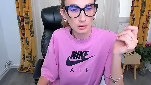 NaughtyWifey1 from StripChat is Freechat