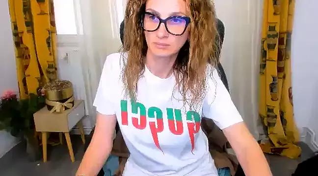 NaughtyWifey1 from StripChat is Freechat