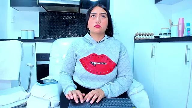 NayaWayne from StripChat