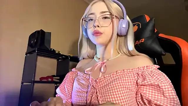 Try our streaming cams variety and talk on a personal level with our adorable girls streamers, showing off their bountiful shapes and dildos.