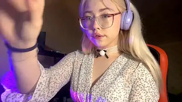 Neon_mary from StripChat is Freechat