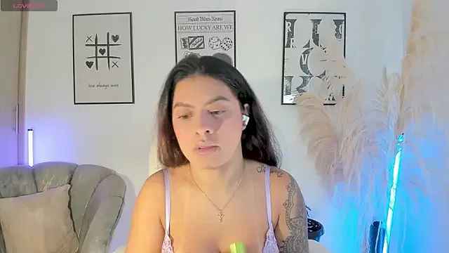 NiaEvansx from StripChat is Freechat