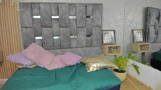 Nicky_Brown_ from StripChat is Freechat