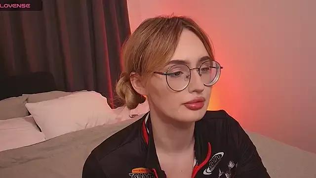 NickyBlooom from StripChat is Freechat