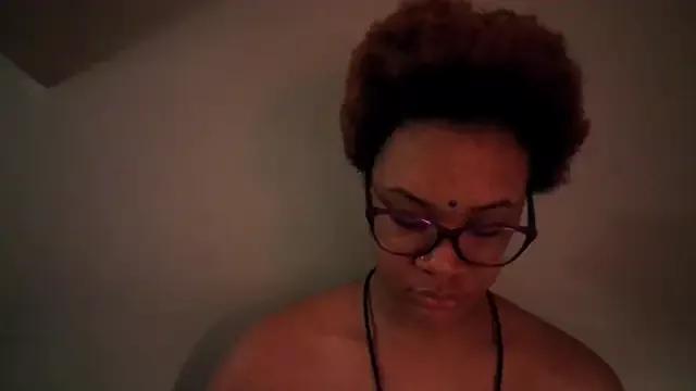 nickytheehawtie from StripChat is Freechat