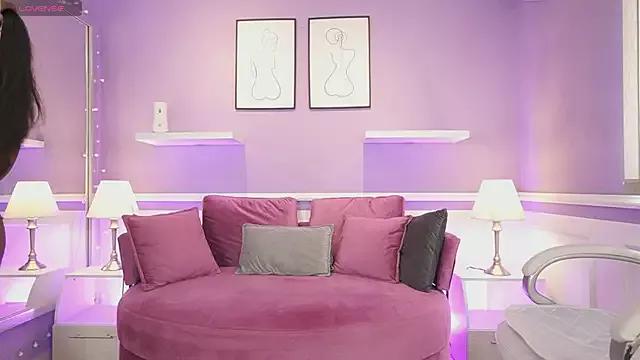Try our streaming cams variety and talk on a personal level with our adorable girls streamers, showing off their bountiful shapes and dildos.