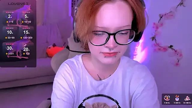 NicoleMoorr from StripChat is Freechat