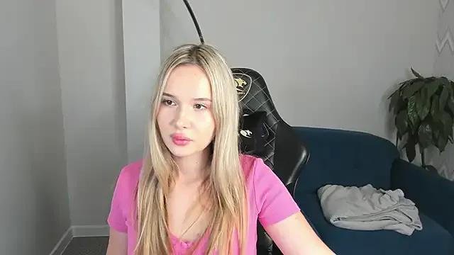 Nicoletta_Cooper from StripChat is Freechat