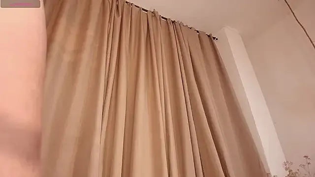 Nicolletease from StripChat is Freechat