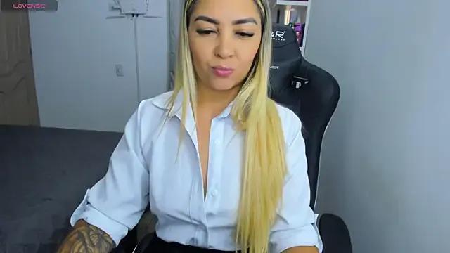 Try our streaming cams variety and talk on a personal level with our adorable girls streamers, showing off their bountiful shapes and dildos.