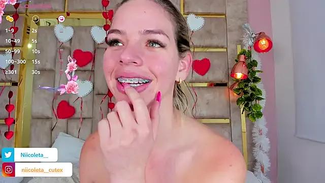 Niicoleta from StripChat