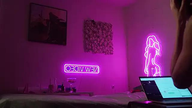 Niki_Bianchi from StripChat