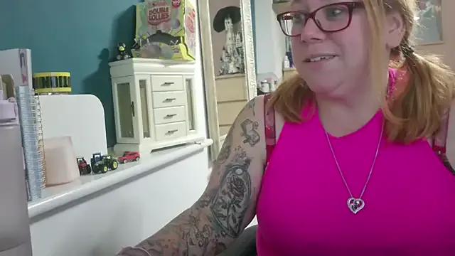NikiDeeOfficial from StripChat