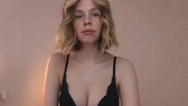 Nikki_Mimimi from StripChat