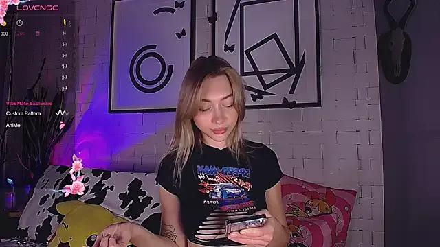 nikkichu from StripChat is Freechat