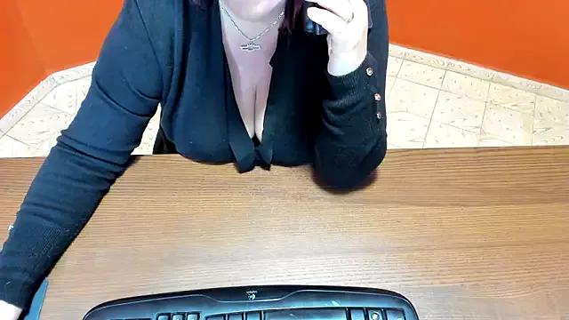 NikkiHolland from StripChat