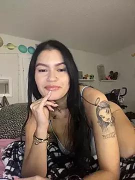 nikkikittyx3 from StripChat