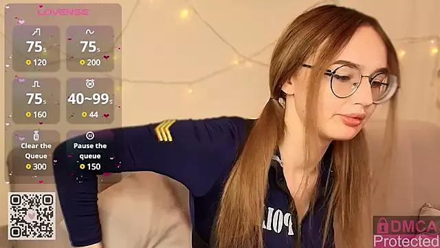 NikkiOak from StripChat is Freechat
