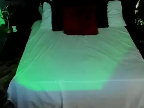 Nikky_Bender from StripChat