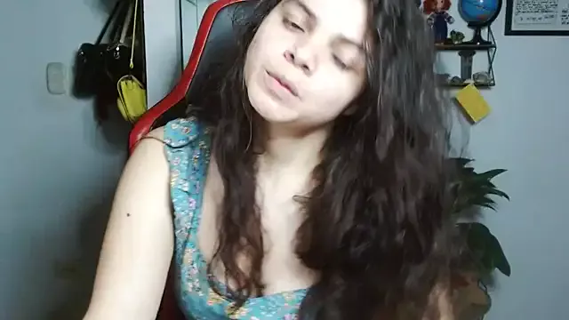 Nikkykora15 on StripChat 