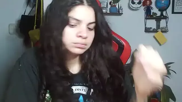 Nikkykora15 on StripChat 