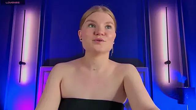 Nikole_Doll from StripChat is Freechat