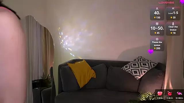 Nilliee_Sugar from StripChat is Freechat