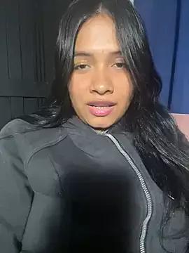 Ninabrunette18 from StripChat