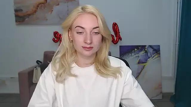 NinaRichiS from StripChat is Freechat