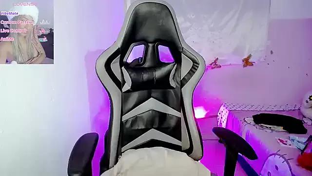 Try our streaming cams variety and talk on a personal level with our adorable girls streamers, showing off their bountiful shapes and dildos.