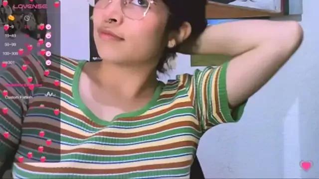 NinaYellow from StripChat