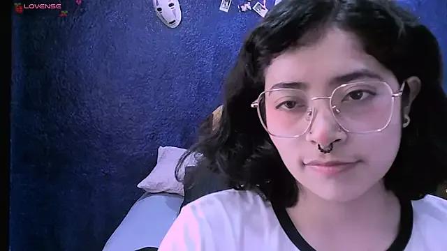 NinaYellow from StripChat