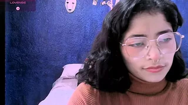 NinaYellow from StripChat