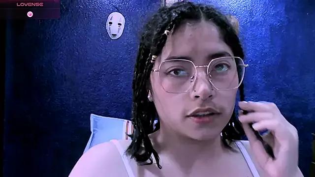 NinaYellow from StripChat