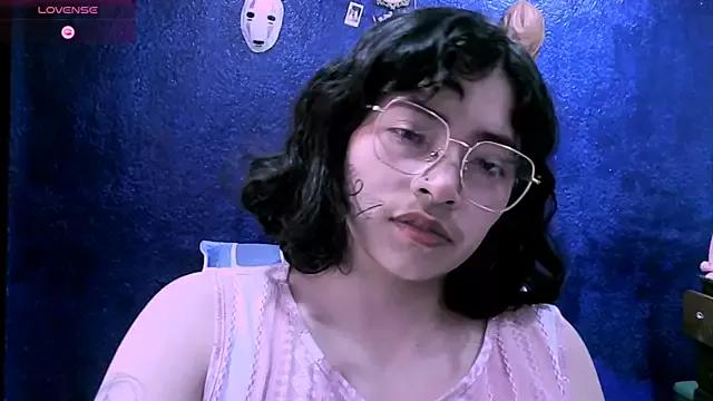 NinaYellow from StripChat