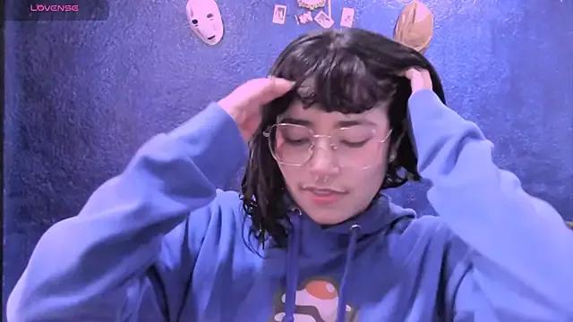 NinaYellow from StripChat