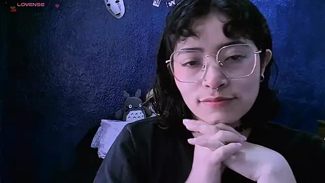 NinaYellow from StripChat