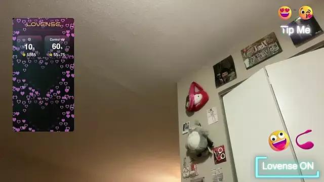 NineCloudz from StripChat