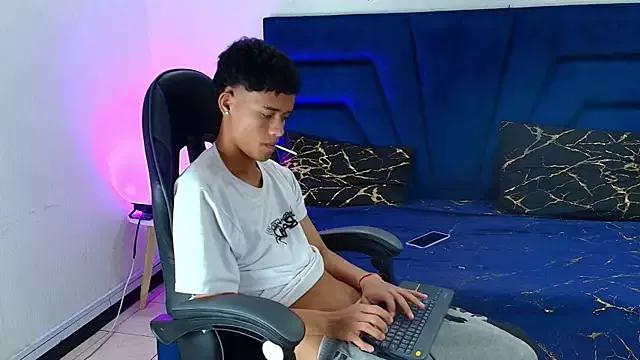 NINETEEN_B from StripChat is Freechat