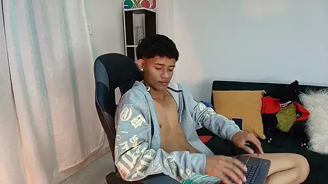 NINETEEN_B from StripChat