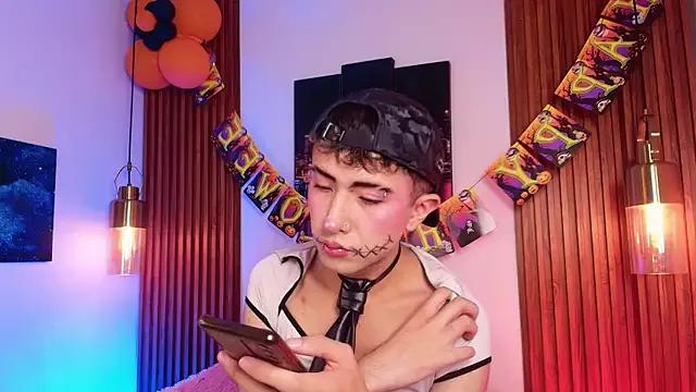 Noah_Xitruxx from StripChat is Freechat