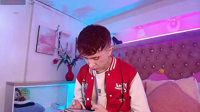 Noah_Xitruxx from StripChat is Freechat