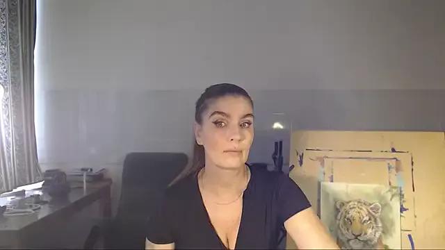 NoNudeElie from StripChat
