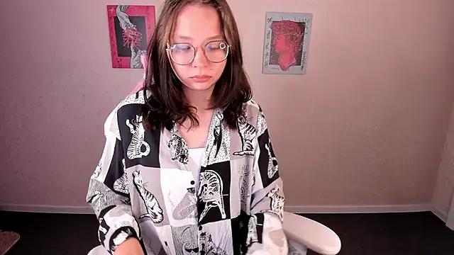 Noora_Moore from StripChat