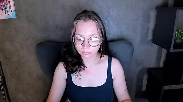 Noora_Moore from StripChat