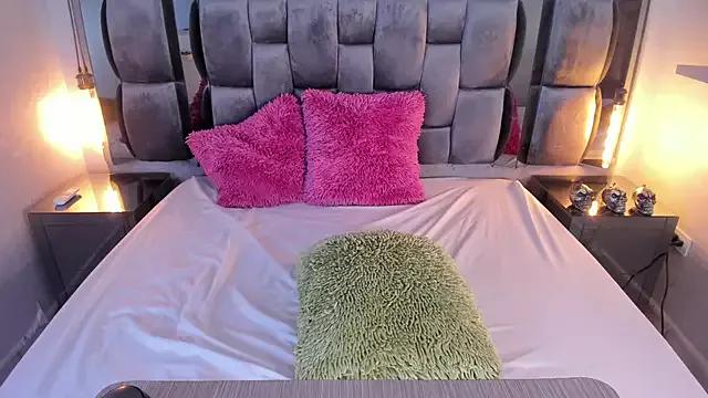 Try our streaming cams variety and talk on a personal level with our adorable girls streamers, showing off their bountiful shapes and dildos.