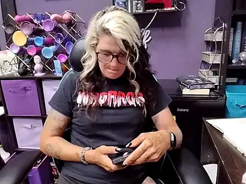 Try our streaming cams variety and talk on a personal level with our adorable girls streamers, showing off their bountiful shapes and dildos.