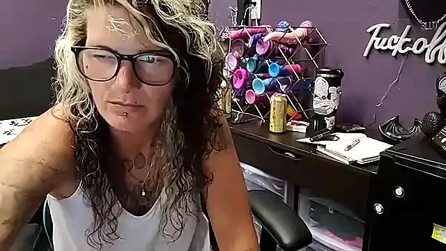 Oddywithabody from StripChat