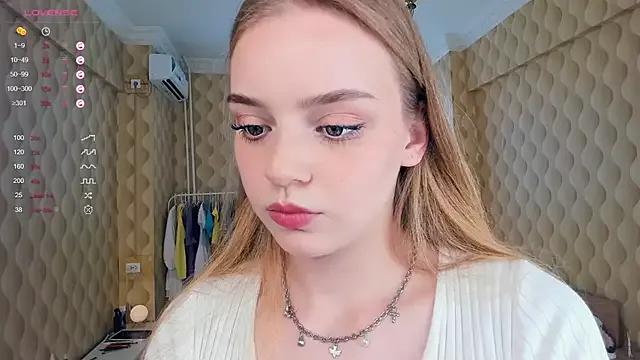 OdellaCaris from StripChat is Freechat