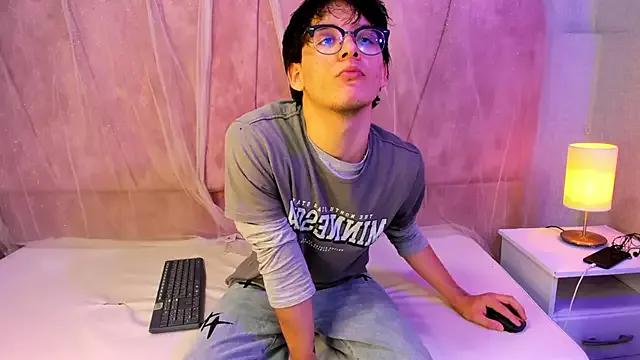 oliver_big19 from StripChat is Freechat